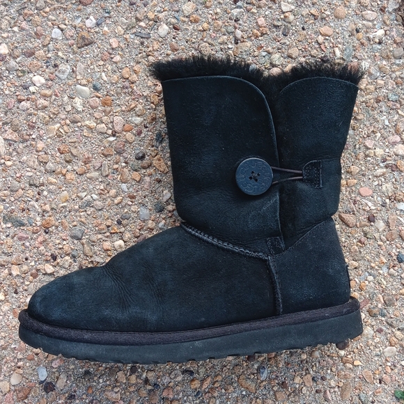 UGG Bailey button black leather shearling lined boots womens 7 - Picture 7 of 10